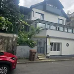 Terrace Green Hill House